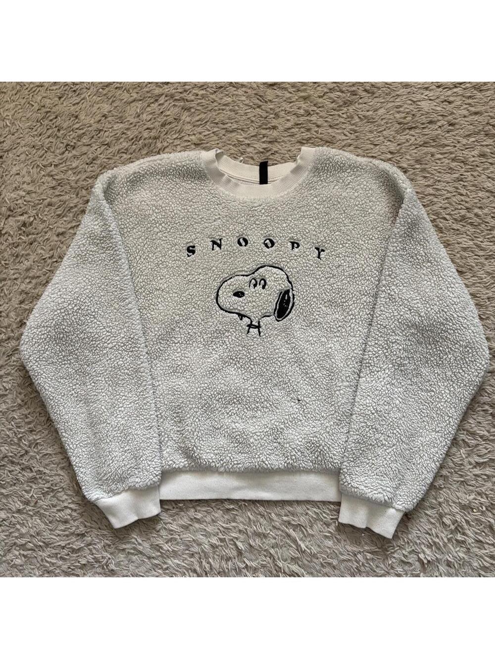 Fire Y2K Snoopy crewneck sweatshirt.